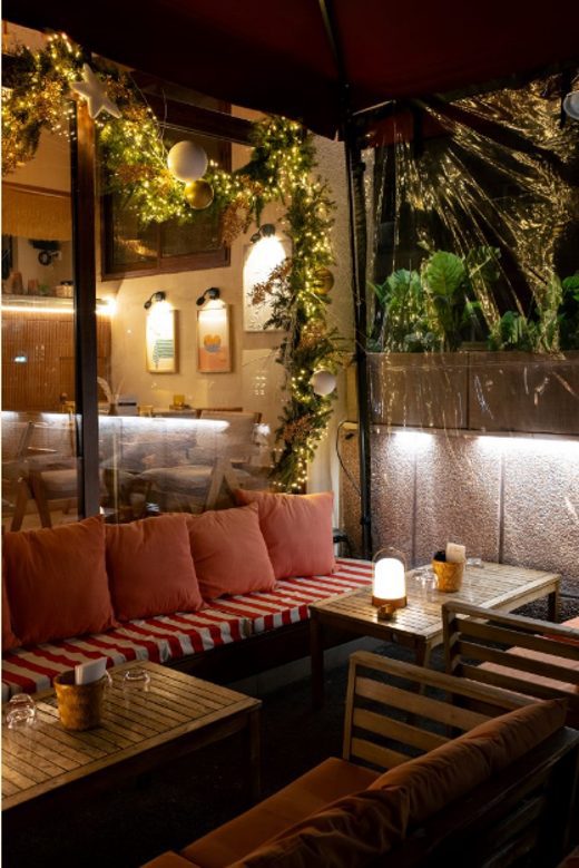 La terrasse de La Pagaille — banquettes et coussins